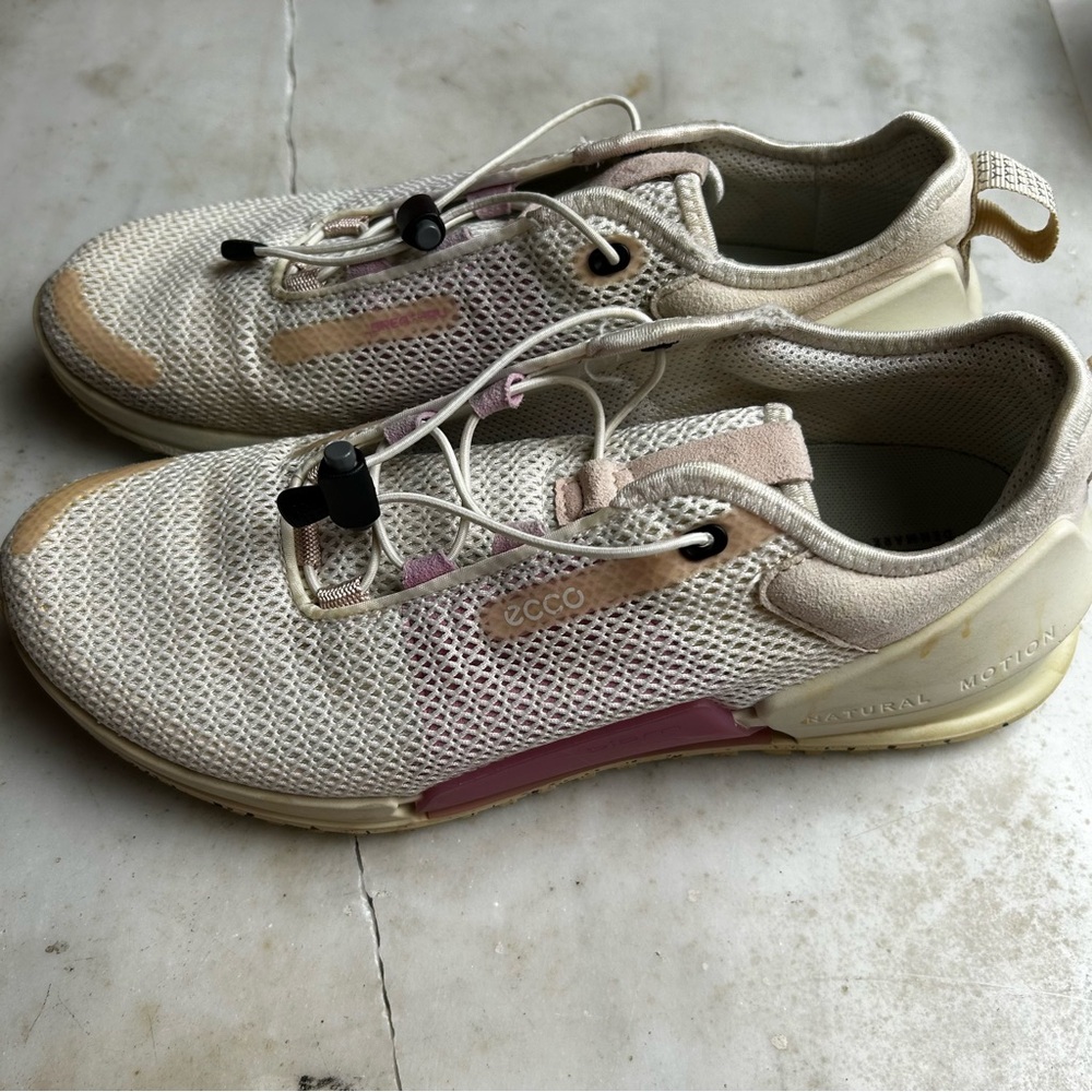 Ecco Women's Cream and Purple Sneakers Size 9 Active wear